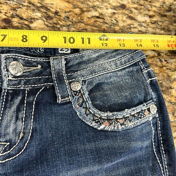 Miss Me Signature Embroidered Distressed Cuffed Denim Capri Size 25 - Picture 6 of 8